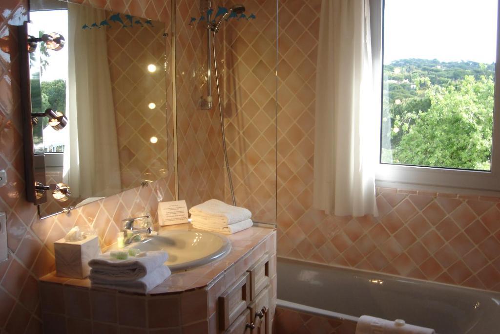 Hotel La Romarine Ramatuelle Oda fotoğraf